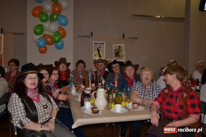 Zdjęcie w galerii na portalu naszraciborz.pl: Im więcej pączków, tym więcej szczęścia, czyli babski comber w Tworkowie  wiadomości z regionu