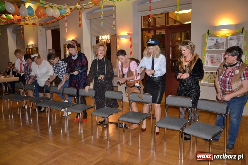 Zdjęcie w galerii na portalu naszraciborz.pl: Im więcej pączków, tym więcej szczęścia, czyli babski comber w Tworkowie  wiadomości z regionu