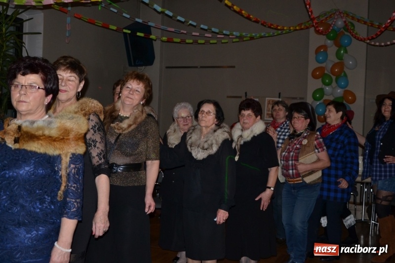 Zdjęcie w galerii na portalu naszraciborz.pl: Im więcej pączków, tym więcej szczęścia, czyli babski comber w Tworkowie  wiadomości z regionu