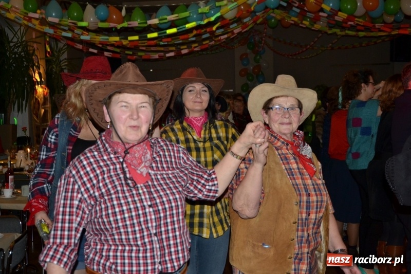 Zdjęcie w galerii na portalu naszraciborz.pl: Im więcej pączków, tym więcej szczęścia, czyli babski comber w Tworkowie  wiadomości z regionu