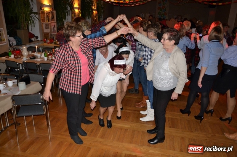 Zdjęcie w galerii na portalu naszraciborz.pl: Im więcej pączków, tym więcej szczęścia, czyli babski comber w Tworkowie  wiadomości z regionu