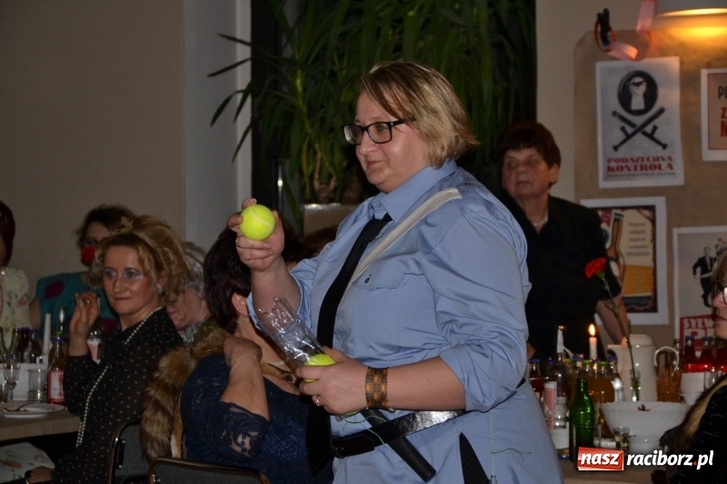 Zdjęcie w galerii na portalu naszraciborz.pl: Im więcej pączków, tym więcej szczęścia, czyli babski comber w Tworkowie  wiadomości z regionu