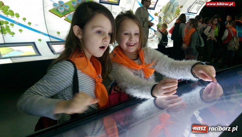 Zdjęcie w galerii na portalu naszraciborz.pl: Woda jest fantastyczna! Uczestnicy ferii z biblioteką na wycieczce w Hydropolis wiadomości z regionu