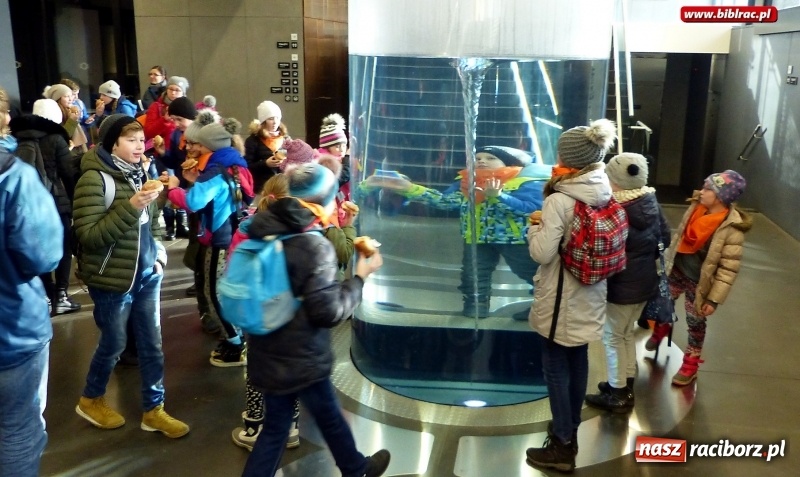 Zdjęcie w galerii na portalu naszraciborz.pl: Woda jest fantastyczna! Uczestnicy ferii z biblioteką na wycieczce w Hydropolis wiadomości z regionu