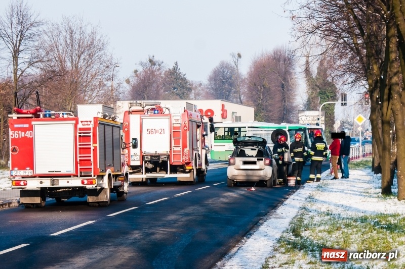Zdjęcie w galerii na portalu naszraciborz.pl: Zderzenie trzech samochodów na Armii Krajowej wiadomości z regionu