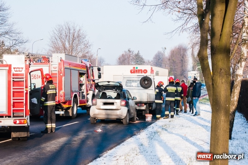 Zdjęcie w galerii na portalu naszraciborz.pl: Zderzenie trzech samochodów na Armii Krajowej wiadomości z regionu