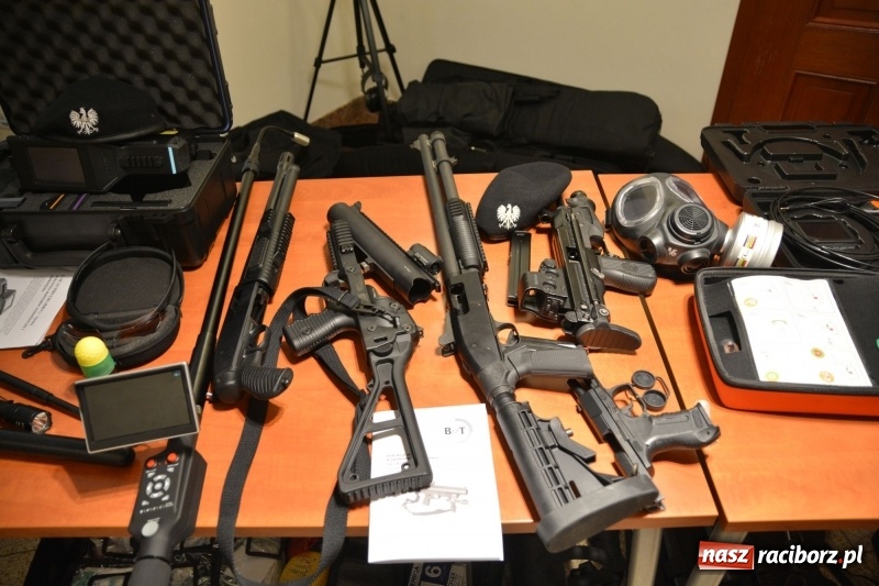 Zdjęcie w galerii na portalu naszraciborz.pl: Śląska Służba Więzienna świętuje na zamku w Raciborzu  wiadomości z regionu