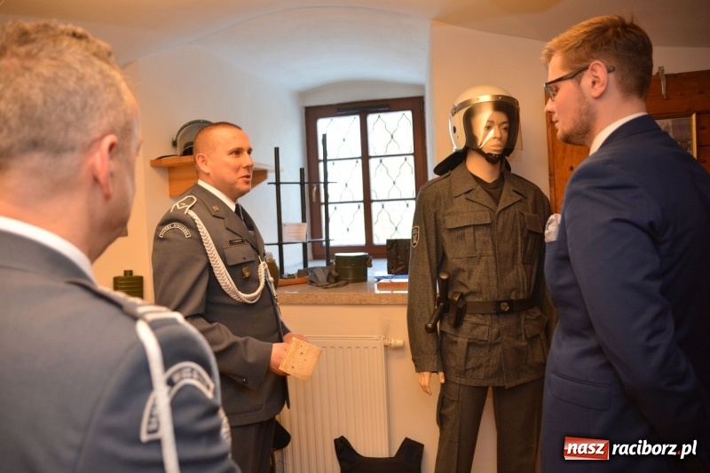 Zdjęcie w galerii na portalu naszraciborz.pl: Śląska Służba Więzienna świętuje na zamku w Raciborzu  wiadomości z regionu