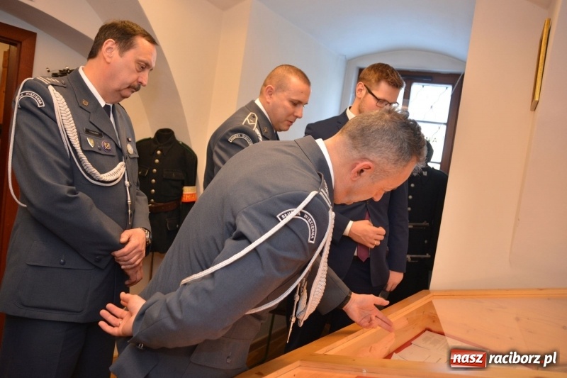 Zdjęcie w galerii na portalu naszraciborz.pl: Śląska Służba Więzienna świętuje na zamku w Raciborzu  wiadomości z regionu