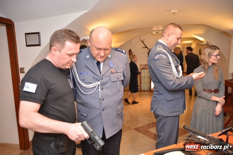 Zdjęcie w galerii na portalu naszraciborz.pl: Śląska Służba Więzienna świętuje na zamku w Raciborzu  wiadomości z regionu