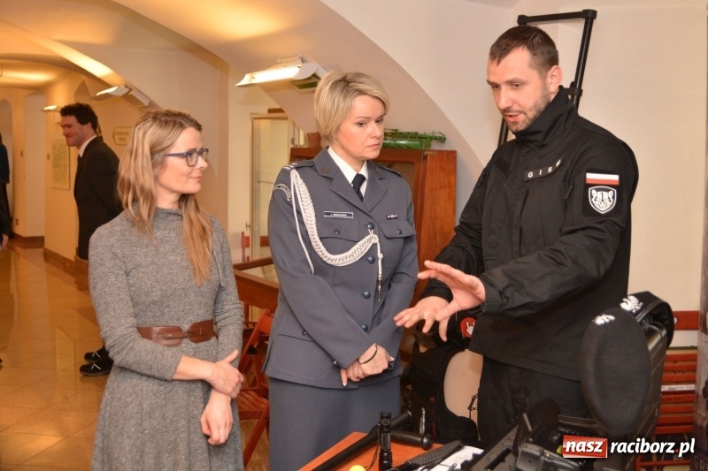 Zdjęcie w galerii na portalu naszraciborz.pl: Śląska Służba Więzienna świętuje na zamku w Raciborzu  wiadomości z regionu