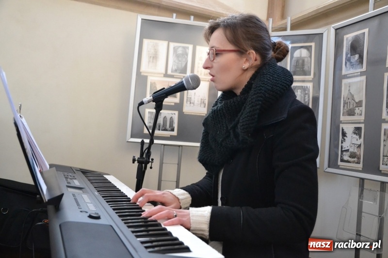 Zdjęcie w galerii na portalu naszraciborz.pl: Śląska Służba Więzienna świętuje na zamku w Raciborzu  wiadomości z regionu