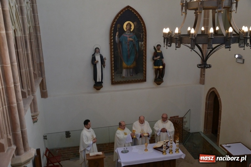 Zdjęcie w galerii na portalu naszraciborz.pl: Śląska Służba Więzienna świętuje na zamku w Raciborzu  wiadomości z regionu