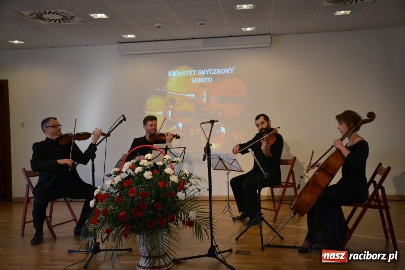 Zdjęcie w galerii na portalu naszraciborz.pl: Śląska Służba Więzienna świętuje na zamku w Raciborzu  wiadomości z regionu