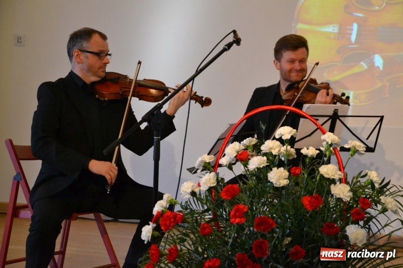 Zdjęcie w galerii na portalu naszraciborz.pl: Śląska Służba Więzienna świętuje na zamku w Raciborzu  wiadomości z regionu