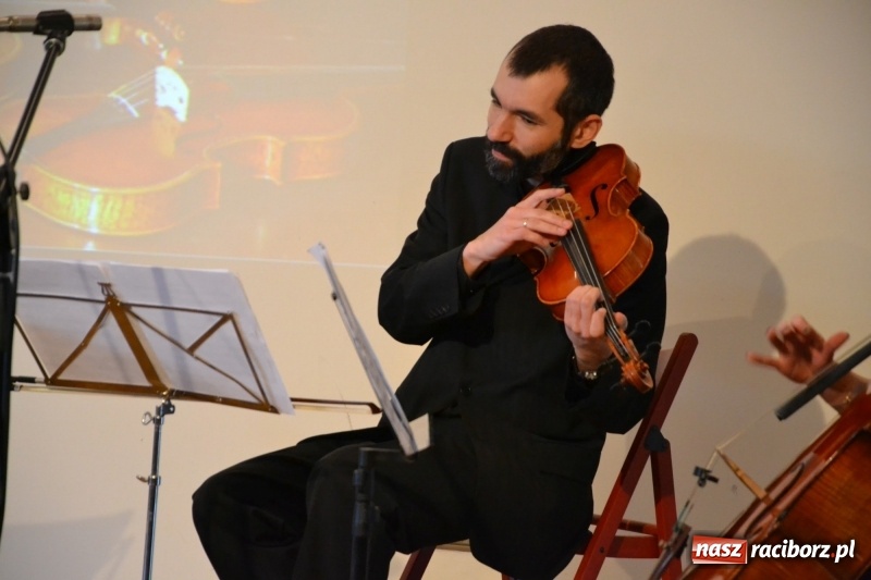 Zdjęcie w galerii na portalu naszraciborz.pl: Śląska Służba Więzienna świętuje na zamku w Raciborzu  wiadomości z regionu