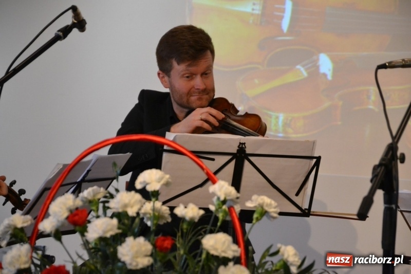 Zdjęcie w galerii na portalu naszraciborz.pl: Śląska Służba Więzienna świętuje na zamku w Raciborzu  wiadomości z regionu