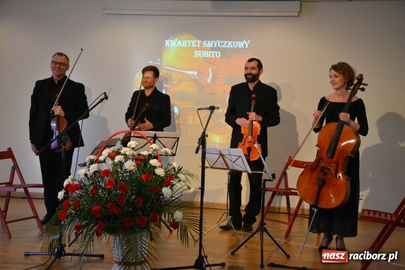 Zdjęcie w galerii na portalu naszraciborz.pl: Śląska Służba Więzienna świętuje na zamku w Raciborzu  wiadomości z regionu