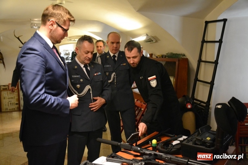 Zdjęcie w galerii na portalu naszraciborz.pl: Śląska Służba Więzienna świętuje na zamku w Raciborzu  wiadomości z regionu