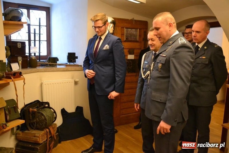 Zdjęcie w galerii na portalu naszraciborz.pl: Śląska Służba Więzienna świętuje na zamku w Raciborzu  wiadomości z regionu