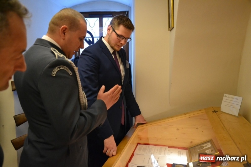 Zdjęcie w galerii na portalu naszraciborz.pl: Śląska Służba Więzienna świętuje na zamku w Raciborzu  wiadomości z regionu