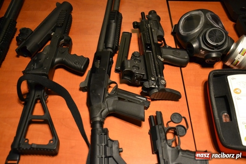 Zdjęcie w galerii na portalu naszraciborz.pl: Śląska Służba Więzienna świętuje na zamku w Raciborzu  wiadomości z regionu