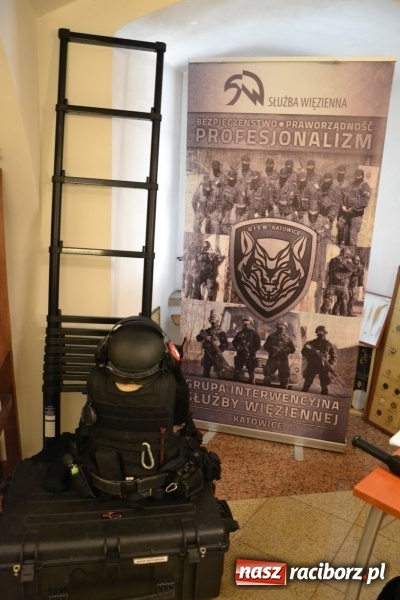 Zdjęcie w galerii na portalu naszraciborz.pl: Śląska Służba Więzienna świętuje na zamku w Raciborzu  wiadomości z regionu