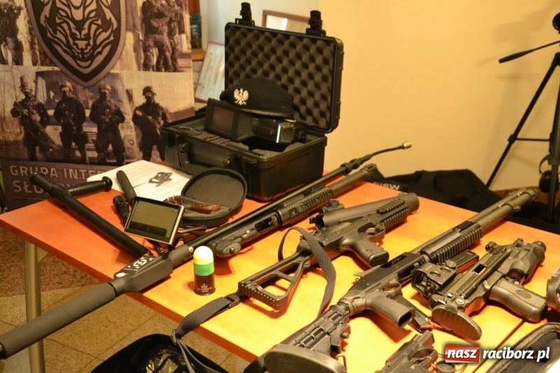 Zdjęcie w galerii na portalu naszraciborz.pl: Śląska Służba Więzienna świętuje na zamku w Raciborzu  wiadomości z regionu