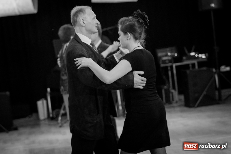 Zdjęcie w galerii na portalu naszraciborz.pl: Energicznie, ale i lirycznie. Potańcówka karnawałowa w Raciborskim Centrum Kultury  wiadomości z regionu