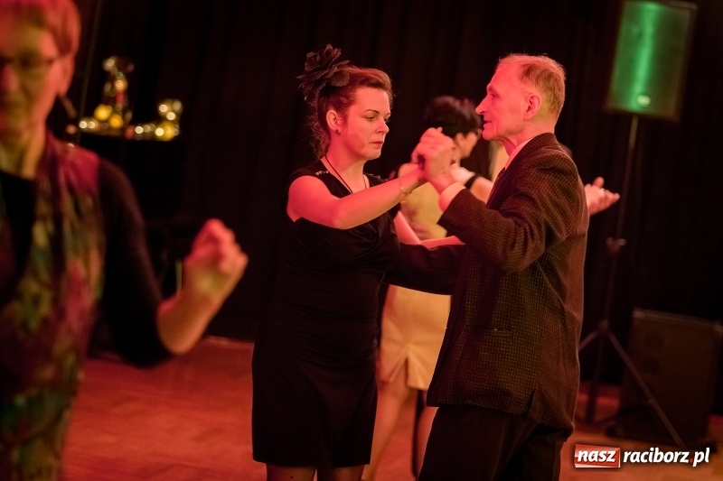 Zdjęcie w galerii na portalu naszraciborz.pl: Energicznie, ale i lirycznie. Potańcówka karnawałowa w Raciborskim Centrum Kultury  wiadomości z regionu