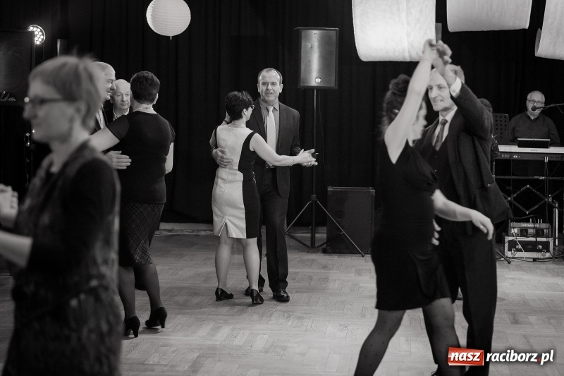 Zdjęcie w galerii na portalu naszraciborz.pl: Energicznie, ale i lirycznie. Potańcówka karnawałowa w Raciborskim Centrum Kultury  wiadomości z regionu
