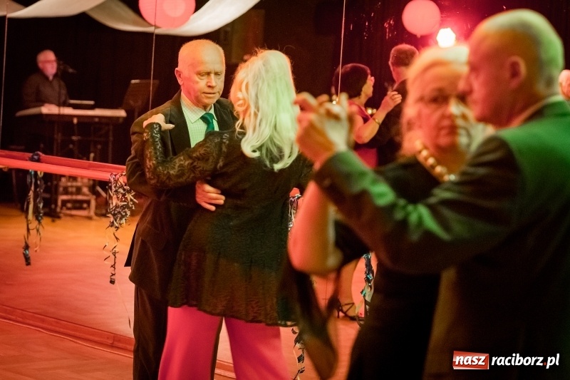Zdjęcie w galerii na portalu naszraciborz.pl: Energicznie, ale i lirycznie. Potańcówka karnawałowa w Raciborskim Centrum Kultury  wiadomości z regionu