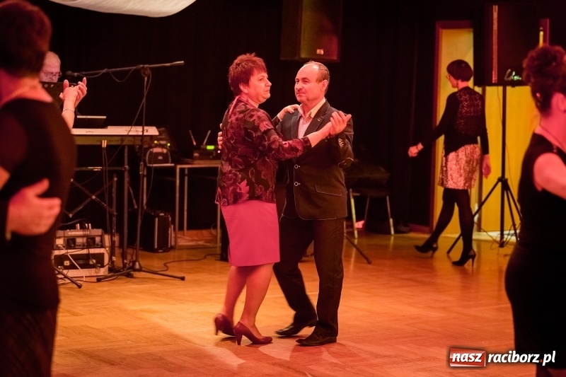 Zdjęcie w galerii na portalu naszraciborz.pl: Energicznie, ale i lirycznie. Potańcówka karnawałowa w Raciborskim Centrum Kultury  wiadomości z regionu