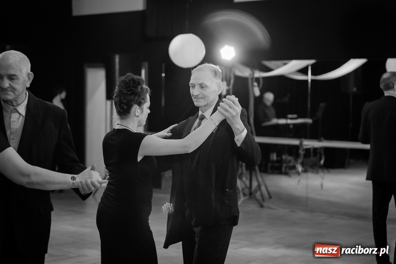Zdjęcie w galerii na portalu naszraciborz.pl: Energicznie, ale i lirycznie. Potańcówka karnawałowa w Raciborskim Centrum Kultury  wiadomości z regionu