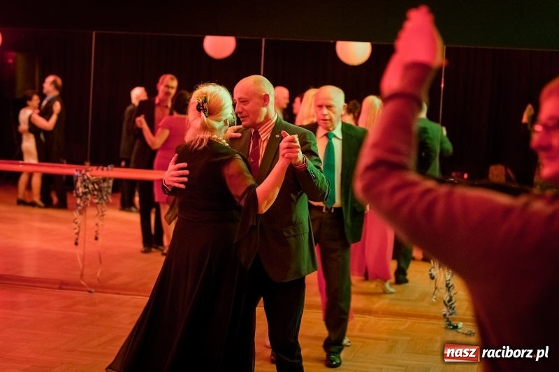 Zdjęcie w galerii na portalu naszraciborz.pl: Energicznie, ale i lirycznie. Potańcówka karnawałowa w Raciborskim Centrum Kultury  wiadomości z regionu