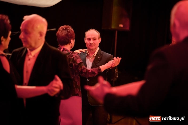 Zdjęcie w galerii na portalu naszraciborz.pl: Energicznie, ale i lirycznie. Potańcówka karnawałowa w Raciborskim Centrum Kultury  wiadomości z regionu
