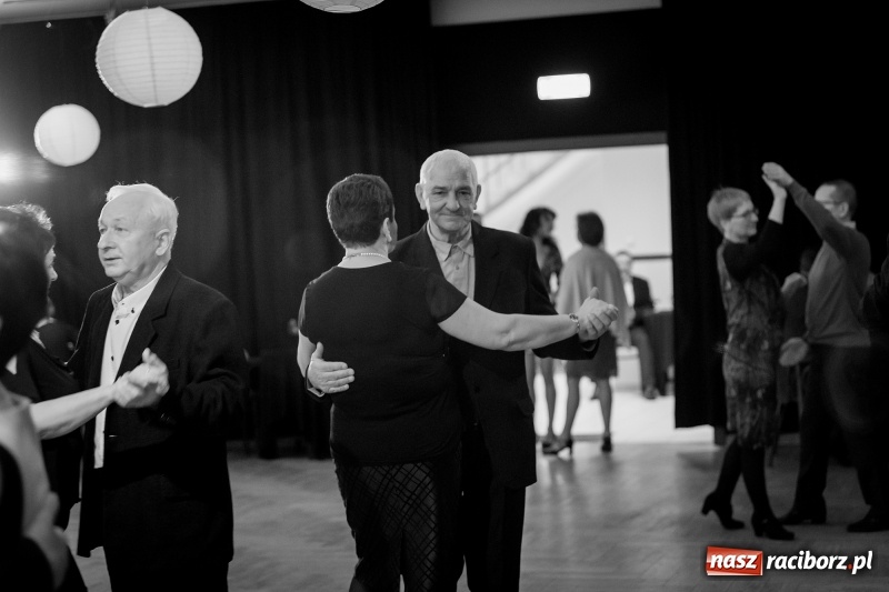 Zdjęcie w galerii na portalu naszraciborz.pl: Energicznie, ale i lirycznie. Potańcówka karnawałowa w Raciborskim Centrum Kultury  wiadomości z regionu
