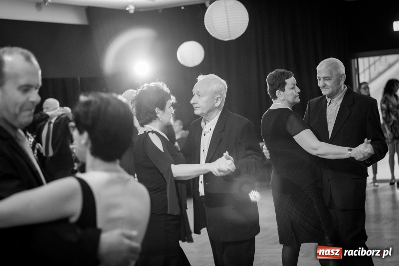 Zdjęcie w galerii na portalu naszraciborz.pl: Energicznie, ale i lirycznie. Potańcówka karnawałowa w Raciborskim Centrum Kultury  wiadomości z regionu