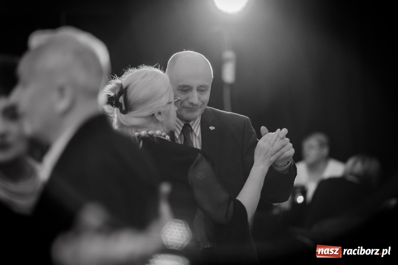 Zdjęcie w galerii na portalu naszraciborz.pl: Energicznie, ale i lirycznie. Potańcówka karnawałowa w Raciborskim Centrum Kultury  wiadomości z regionu