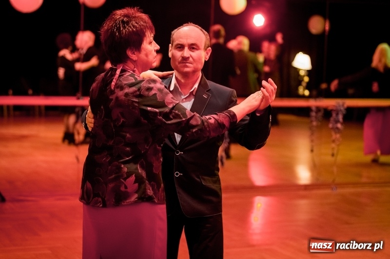 Zdjęcie w galerii na portalu naszraciborz.pl: Energicznie, ale i lirycznie. Potańcówka karnawałowa w Raciborskim Centrum Kultury  wiadomości z regionu