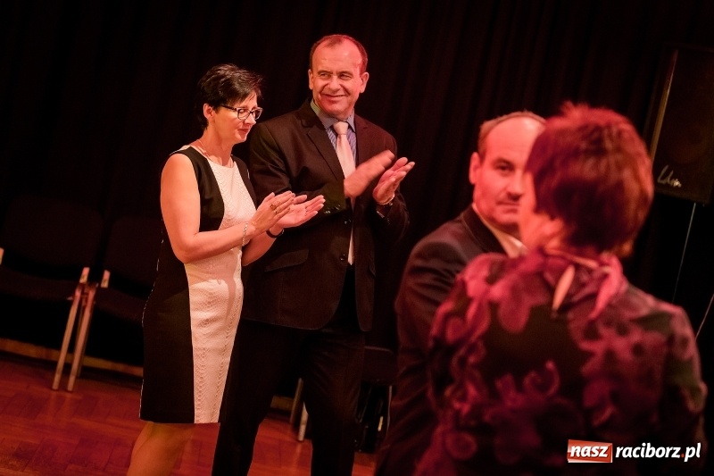 Zdjęcie w galerii na portalu naszraciborz.pl: Energicznie, ale i lirycznie. Potańcówka karnawałowa w Raciborskim Centrum Kultury  wiadomości z regionu