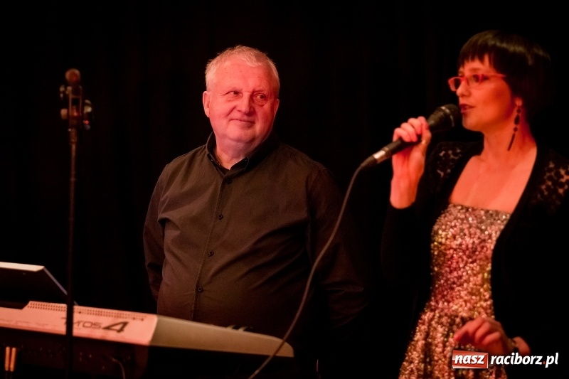 Zdjęcie w galerii na portalu naszraciborz.pl: Energicznie, ale i lirycznie. Potańcówka karnawałowa w Raciborskim Centrum Kultury  wiadomości z regionu