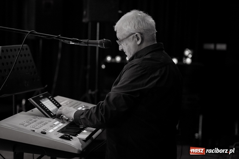 Zdjęcie w galerii na portalu naszraciborz.pl: Energicznie, ale i lirycznie. Potańcówka karnawałowa w Raciborskim Centrum Kultury  wiadomości z regionu