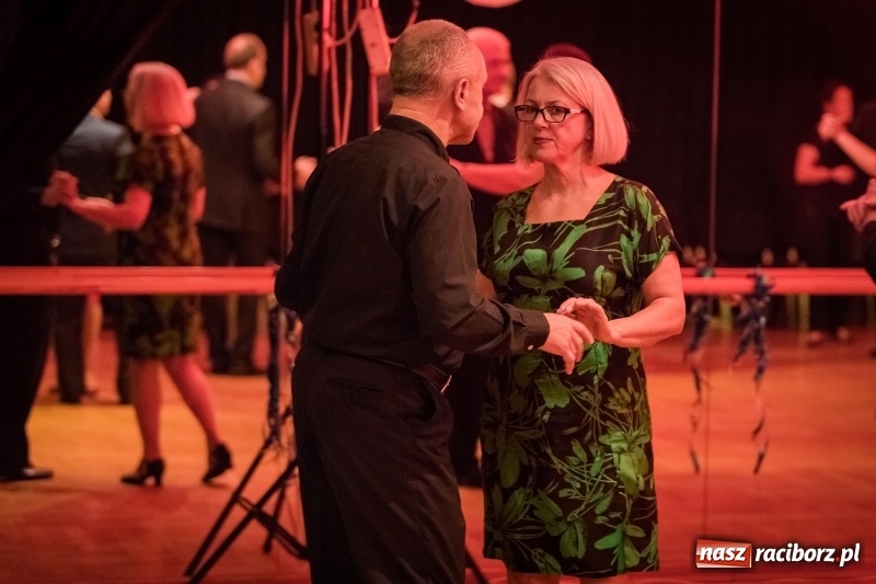 Zdjęcie w galerii na portalu naszraciborz.pl: Energicznie, ale i lirycznie. Potańcówka karnawałowa w Raciborskim Centrum Kultury  wiadomości z regionu