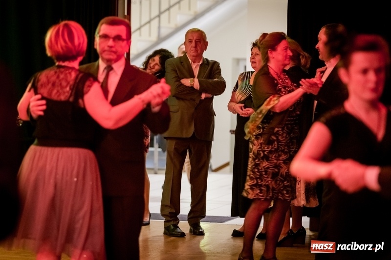 Zdjęcie w galerii na portalu naszraciborz.pl: Energicznie, ale i lirycznie. Potańcówka karnawałowa w Raciborskim Centrum Kultury  wiadomości z regionu