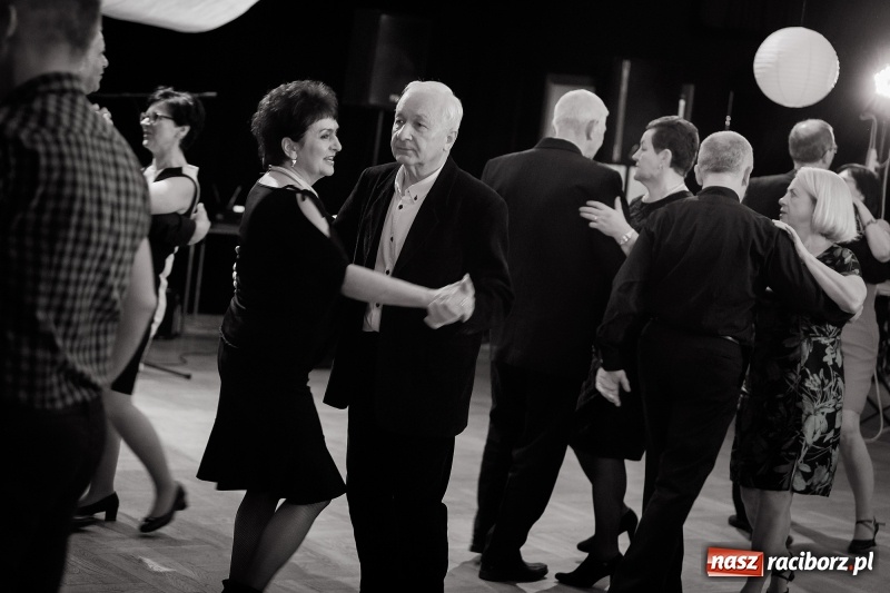 Zdjęcie w galerii na portalu naszraciborz.pl: Energicznie, ale i lirycznie. Potańcówka karnawałowa w Raciborskim Centrum Kultury  wiadomości z regionu