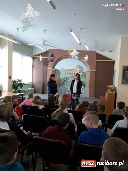 Zdjęcie w galerii na portalu naszraciborz.pl: Raciborscy mundurowi promują bezpieczeństwo podczas ferii  wiadomości z regionu