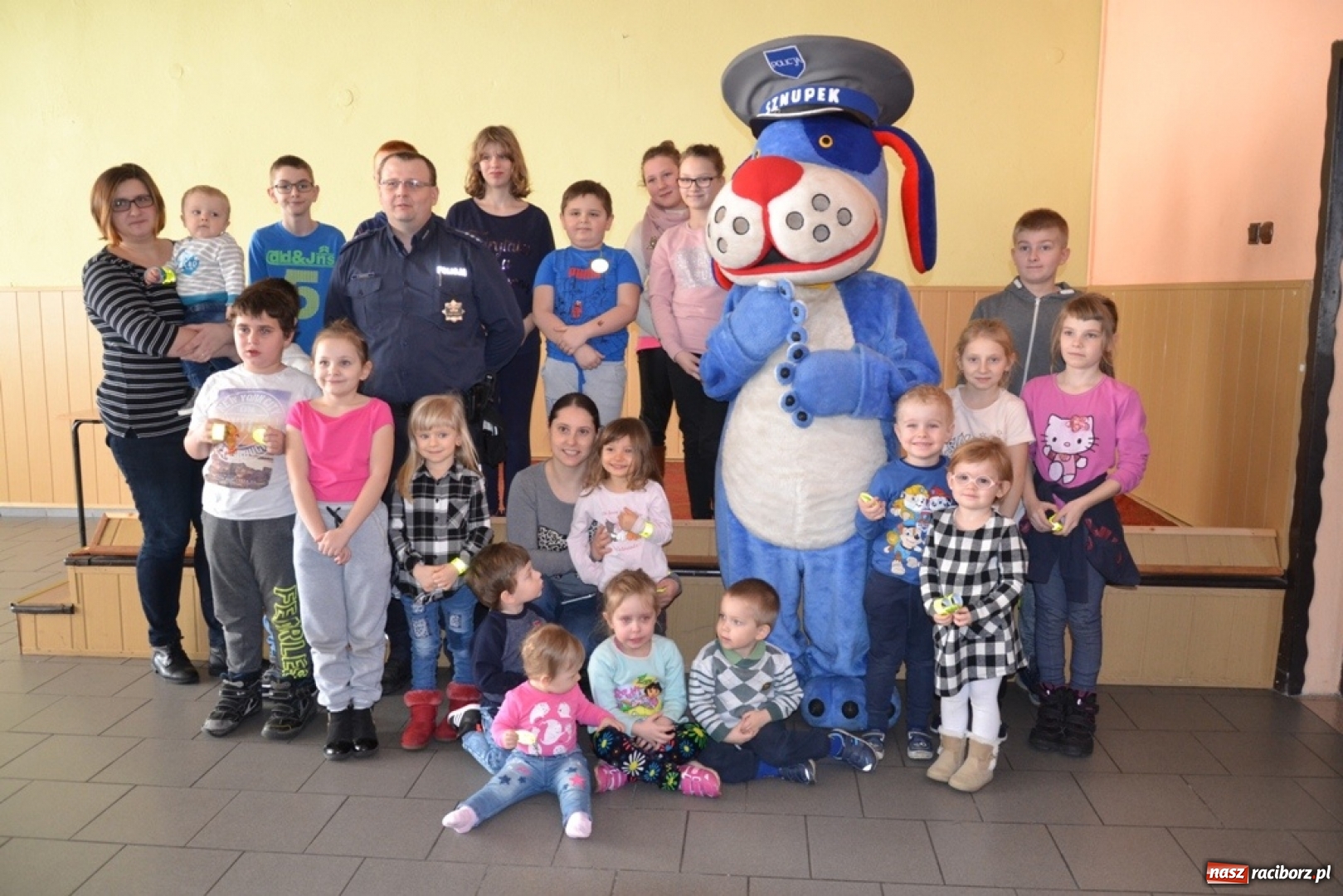 Zdjęcie w galerii na portalu naszraciborz.pl: Magik, Sznupek i bal maskowy  wiadomości z regionu