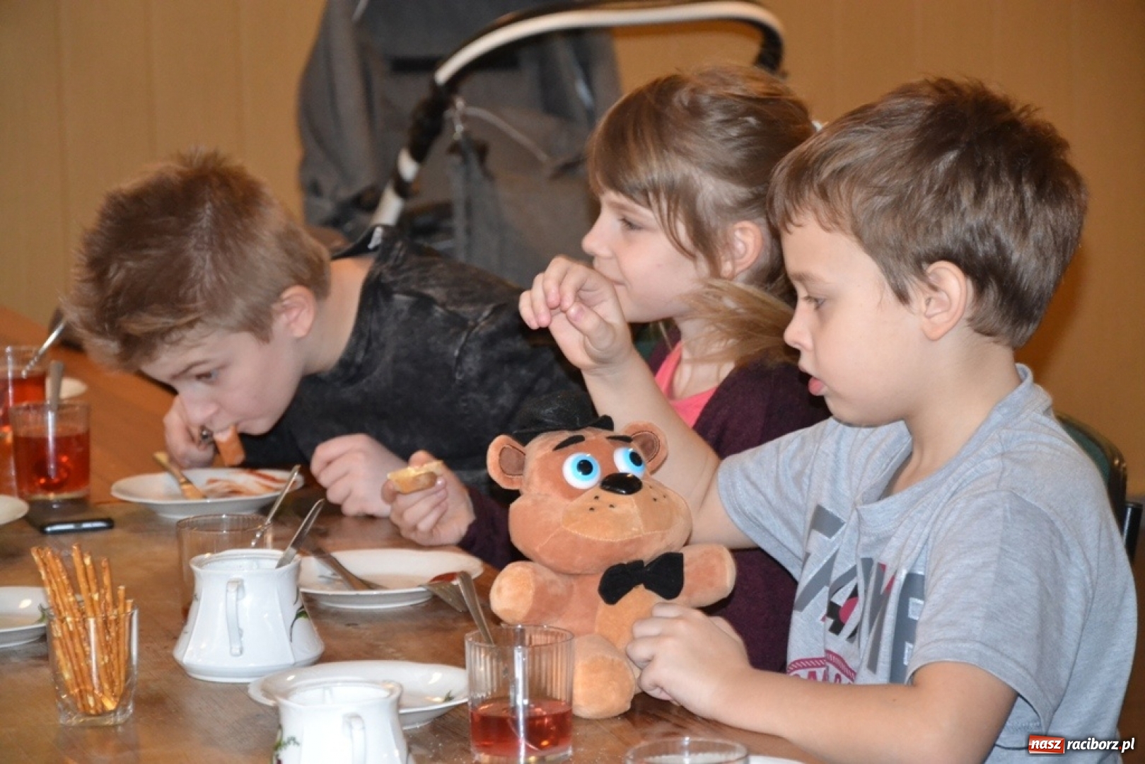 Zdjęcie w galerii na portalu naszraciborz.pl: Magik, Sznupek i bal maskowy  wiadomości z regionu