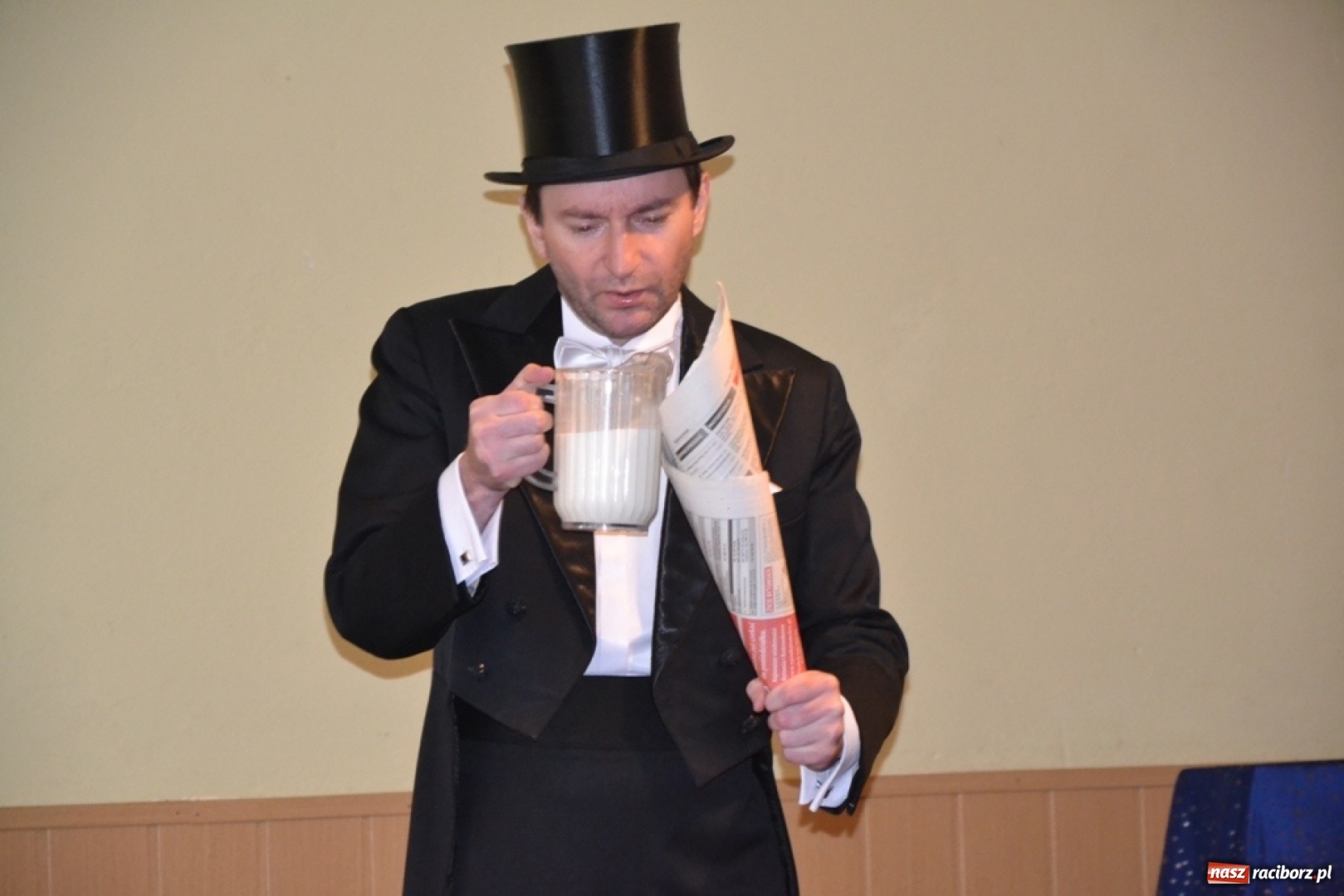 Zdjęcie w galerii na portalu naszraciborz.pl: Magik, Sznupek i bal maskowy  wiadomości z regionu